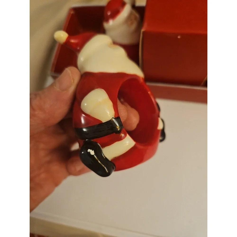 2007 Williams Sonoma Set of 4 Ceramic Santa Napkin Rings Christmas Decor (138)